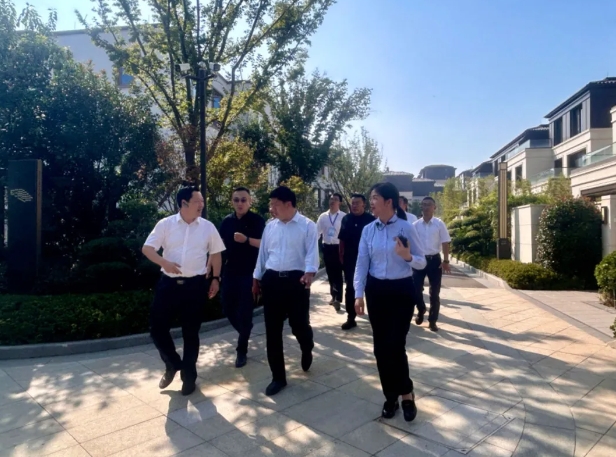 棗莊市高品質(zhì)住宅政策宣貫暨“品質(zhì)樓盤(pán)”現場(chǎng)觀(guān)摩會(huì )走進(jìn)中房· 九里庭項目