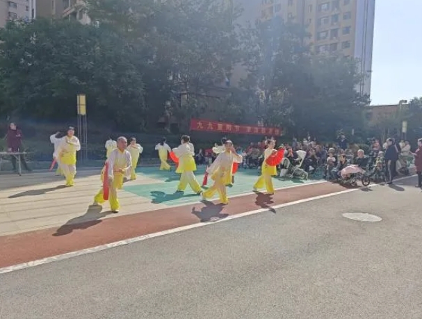 【以拳會(huì )友 溫暖相伴】騰程物業(yè)公司開(kāi)展重陽(yáng)節主題活動(dòng)