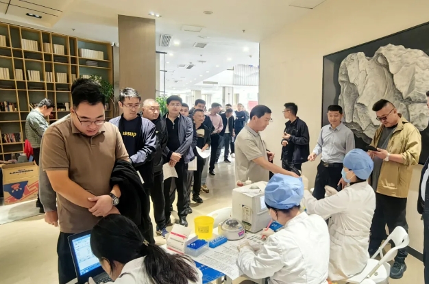 【熱血奉獻 國企擔當】信華集團組織開(kāi)展無(wú)償獻血活動(dòng)