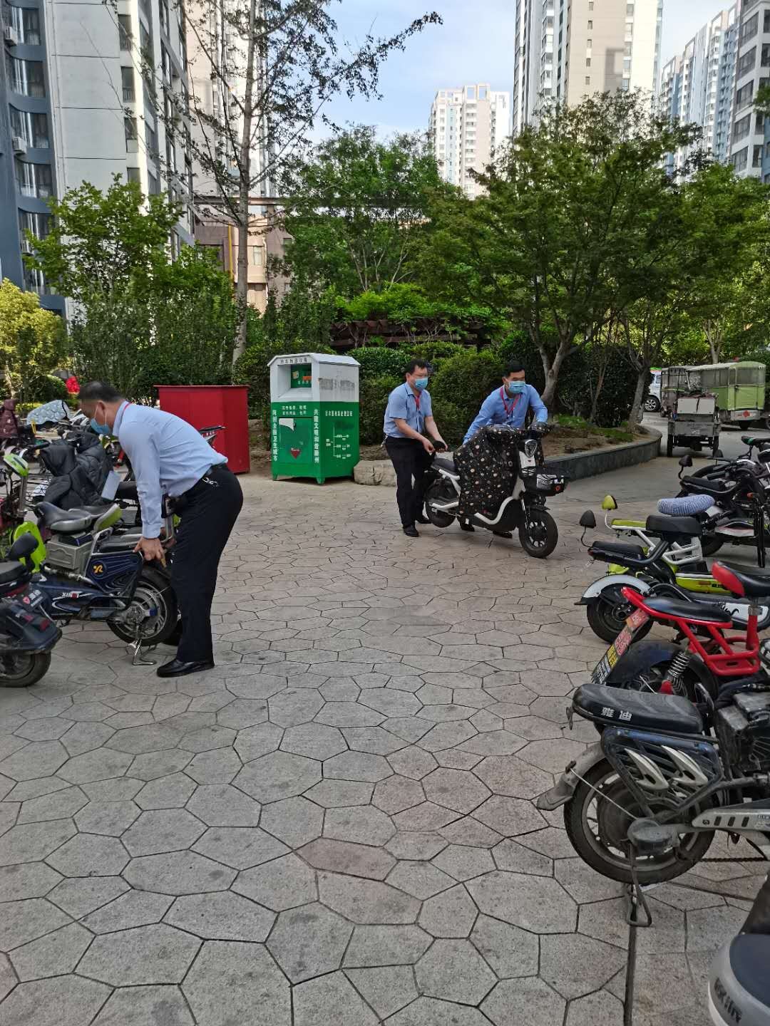 信華集團開(kāi)展創(chuàng  )建文明城市網(wǎng)格化幫包第二次集中活動(dòng)