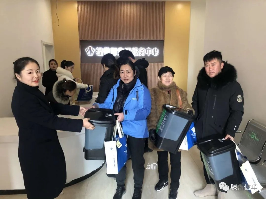 智能垃圾分類(lèi)回收箱落戶(hù)緹香郡璟園小區