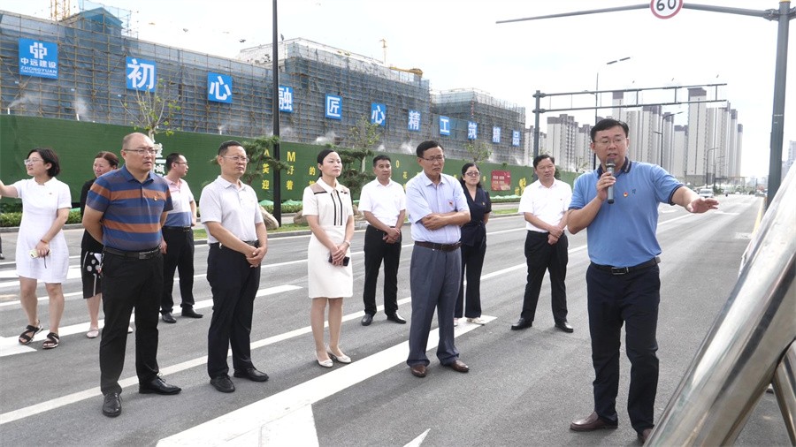 棗莊市委黨史學(xué)習教育第一巡回指導組到信華城回遷區域和荊河東路調研