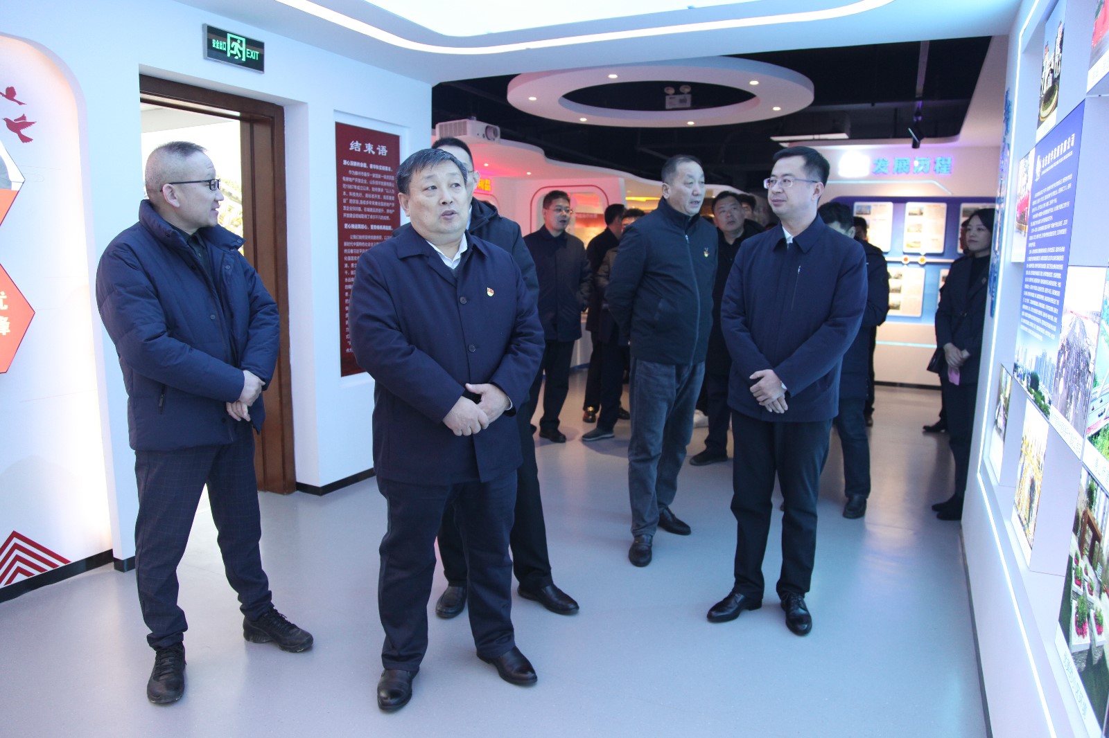 市國資國企系統觀(guān)摩組到信華集團開(kāi)展黨建觀(guān)摩交流